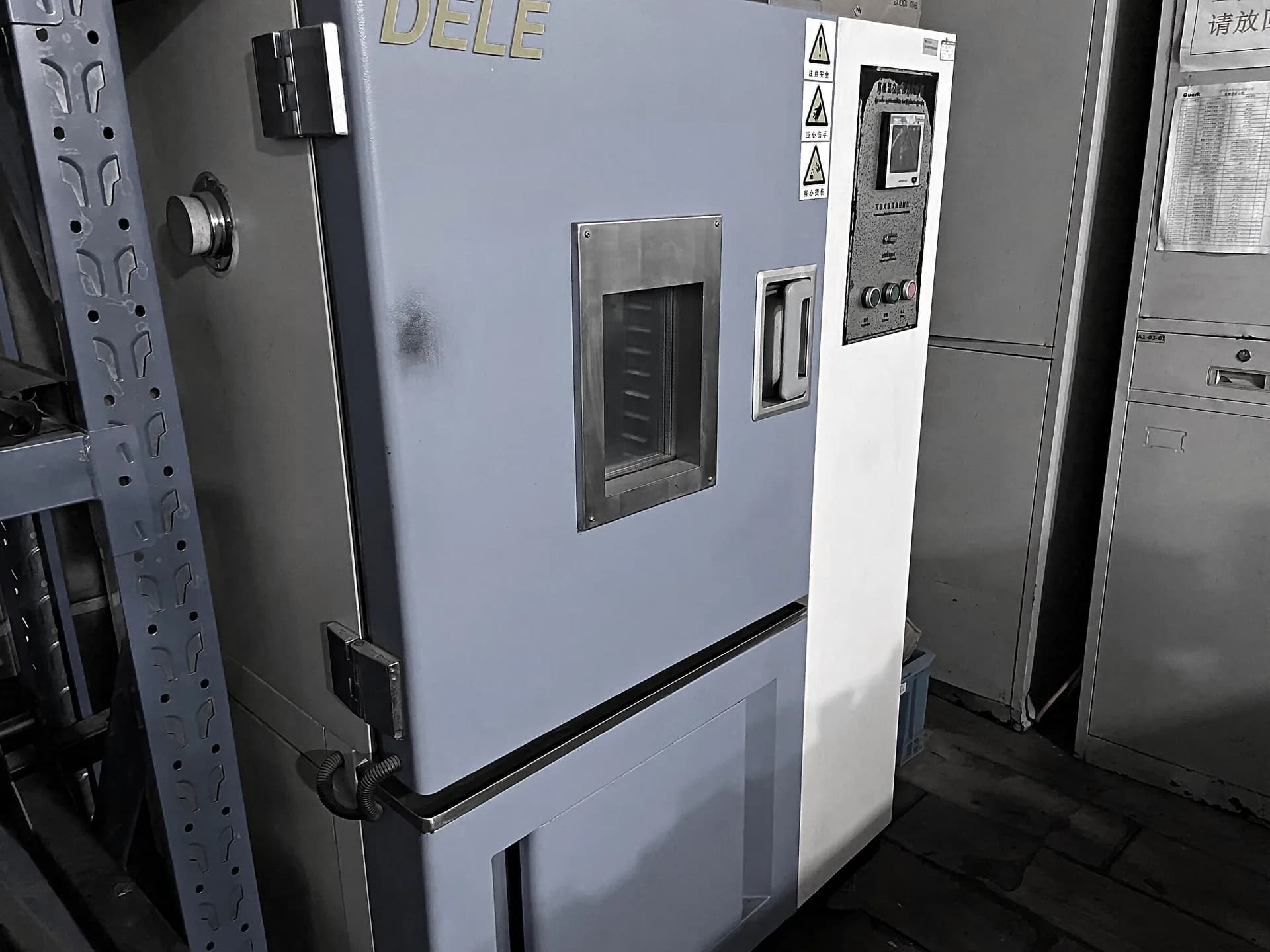 High / low-temp chamber